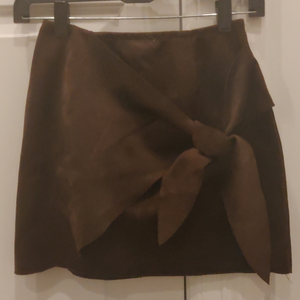 Beautiful womens GB skirt with wrap detail